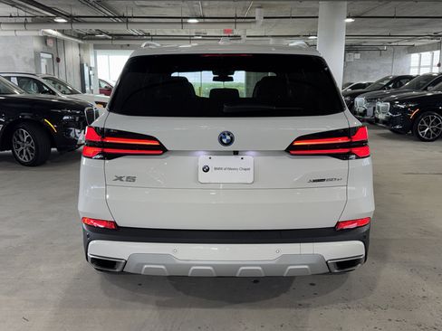 Used 2025 BMW X5 xDrive50e image 7