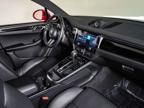 Certified 2026 Porsche Macan AWD/4WD image 14