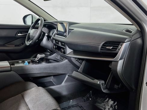 Used 2025 Nissan Rogue SV FWD image 35