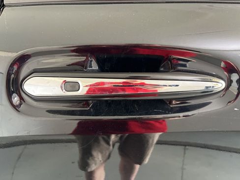 Used 2021 Toyota Sienna Limited image 40