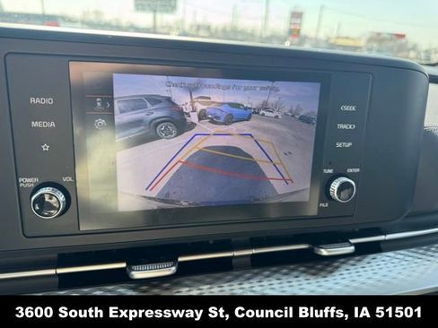 Used 2024 Kia Carnival LX FWD image 26
