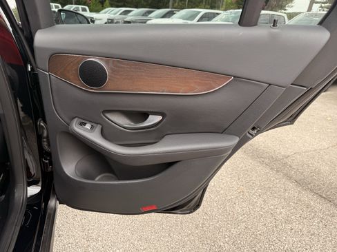 Used 2019 Mercedes-Benz GLC 300 4MATIC image 16