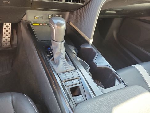 Used 2025 Toyota Camry SE FWD image 9