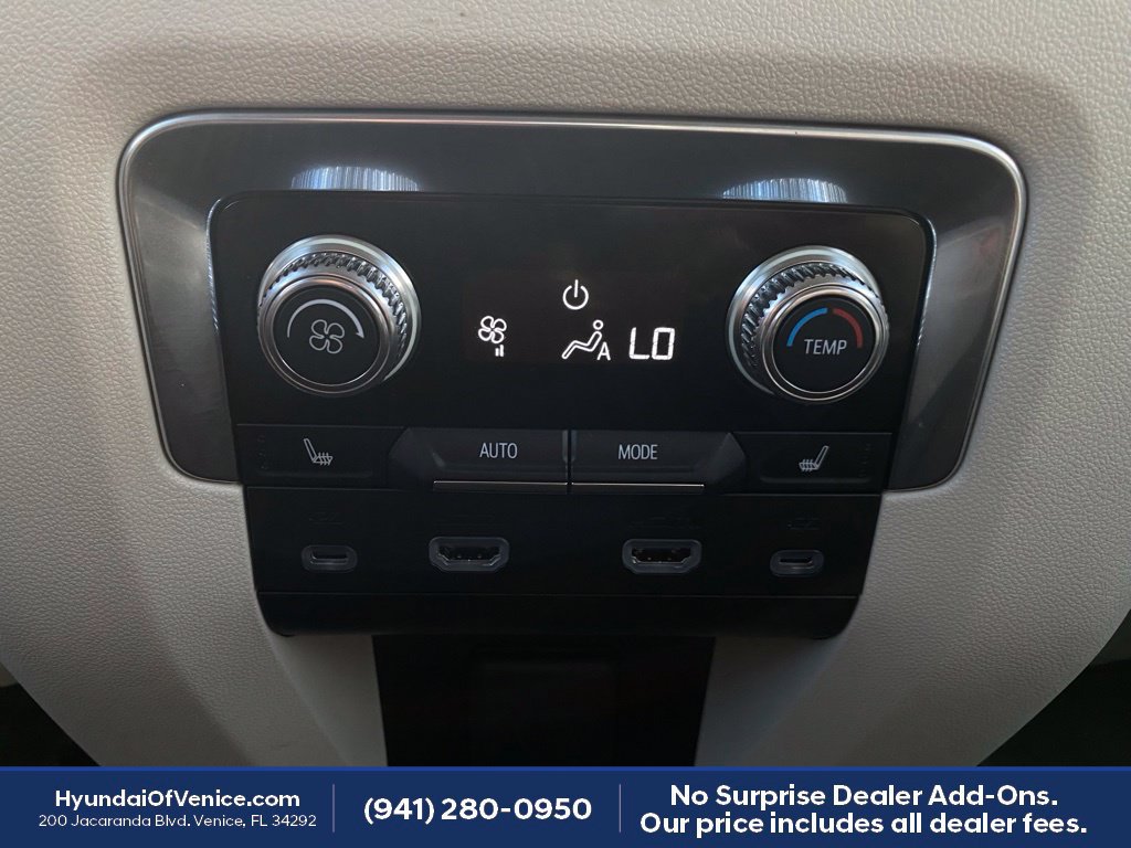 Used 2023 GMC Yukon XL Denali w/ Denali Reserve Package AWD/4WD image 22