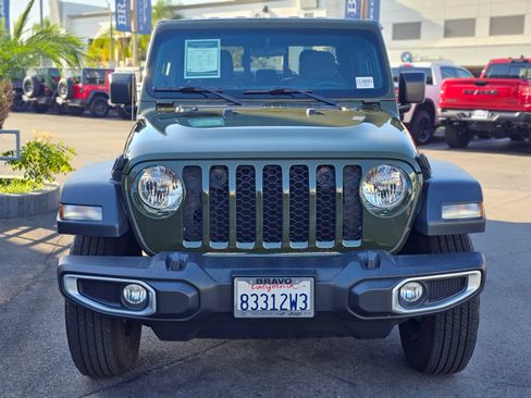 Used 2023 Jeep Gladiator Sport AWD/4WD image 3