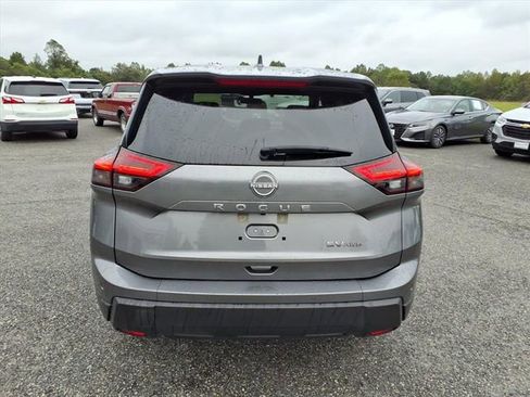 Used 2024 Nissan Rogue SV image 4