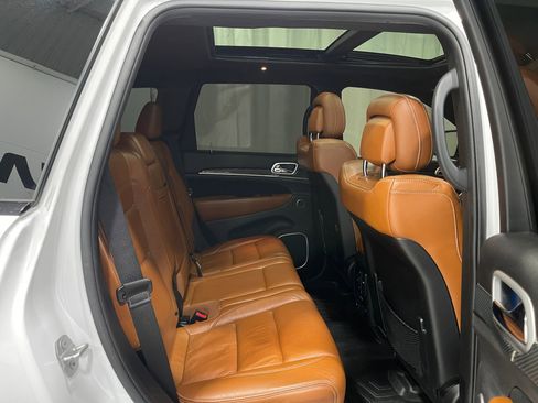 Used 2016 Jeep Grand Cherokee SRT image 31