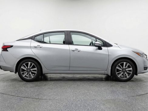 Used 2025 Nissan Versa SV FWD image 11