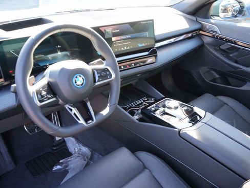 Used 2025 BMW i5 xDrive40 image 12