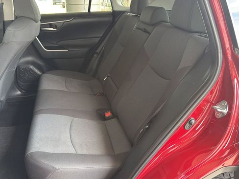 Used 2025 Toyota RAV4 XLE AWD/4WD image 12
