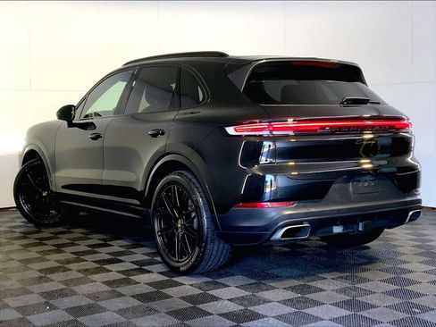 Certified 2024 Porsche Cayenne AWD/4WD image 3