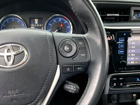 Used 2018 Toyota Corolla SE w/ SE Premium Package image 24