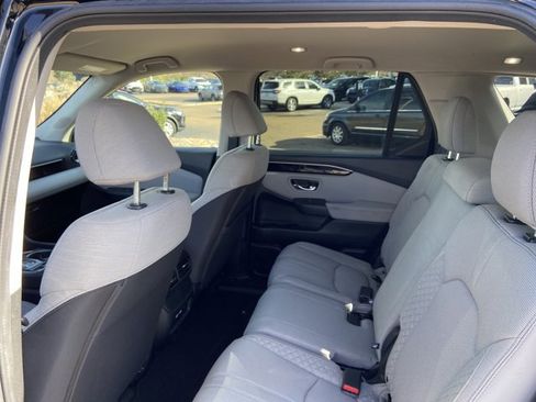 Used 2023 Honda Pilot LX image 16