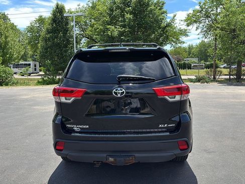 Used 2019 Toyota Highlander XLE AWD/4WD image 23