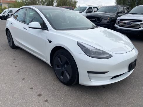 Used 2023 Tesla Model 3 Standard Range image 3