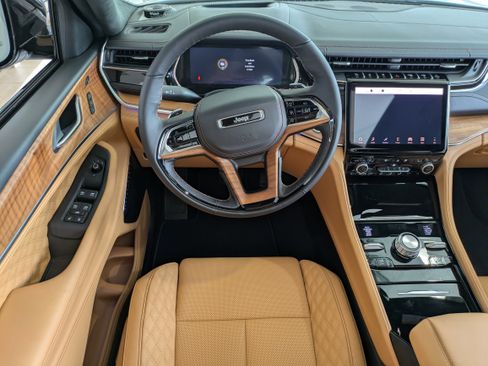 New 2025 Jeep Grand Cherokee Summit image 17