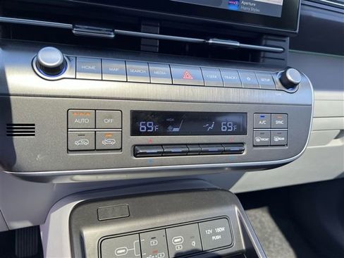 Used 2024 Hyundai Kona Limited FWD image 21
