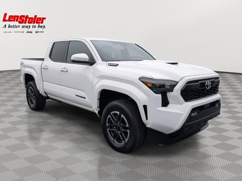 Used 2025 Toyota Tacoma TRD Sport w/ TRD Sport Upgrade Package AWD/4WD image 7