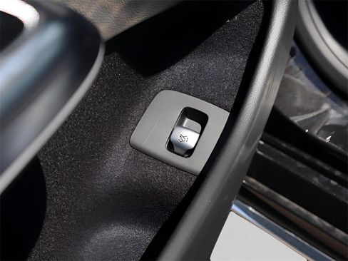 New 2026 Mercedes-Benz E 350 4MATIC Sedan image 26