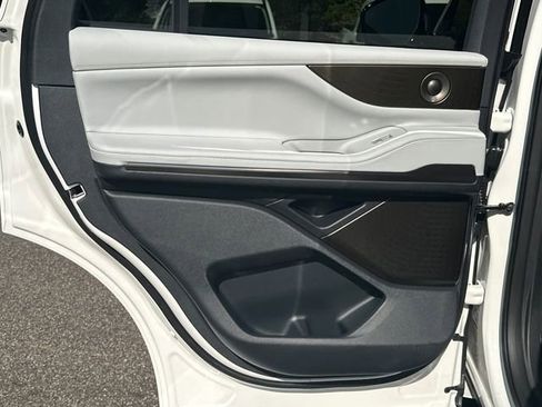 New 2026 Lincoln Navigator Black Label AWD/4WD image 24