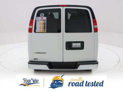 Used 2025 Chevrolet Express 3500 LT w/ LT Preferred Equipment Group RWD image 5