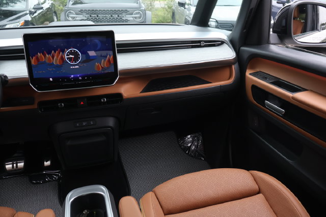 Certified 2025 Volkswagen ID. Buzz Pro S Plus AWD/4WD image 19