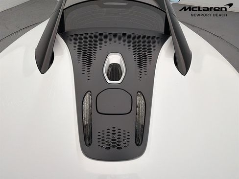 Used 2025 McLaren Artura RWD image 23