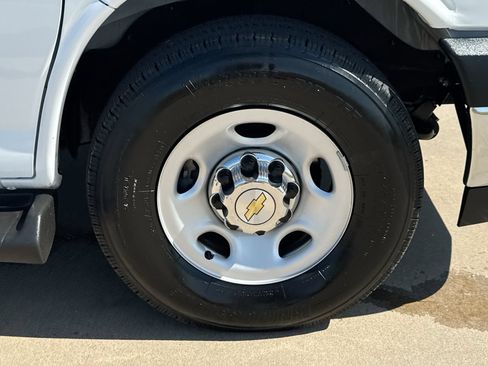 Used 2025 Chevrolet Express 3500 LT w/ LT Preferred Equipment Group RWD image 10