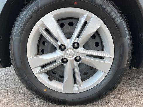 Used 2021 Nissan Kicks S image 11