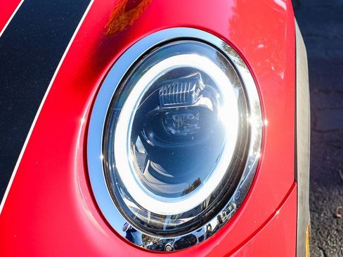 Used 2023 MINI Cooper 2-Door Hardtop image 4