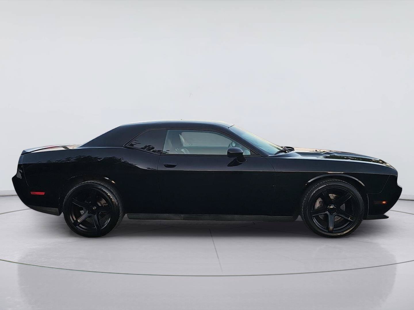 Used 2013 Dodge Challenger SXT RWD image 6