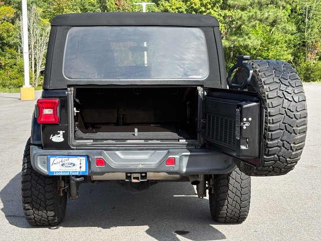 Used 2018 Jeep Wrangler Unlimited Sahara AWD/4WD image 22