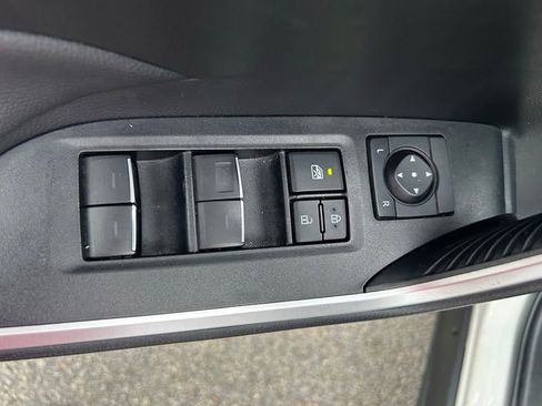 Used 2022 Toyota RAV4 XLE FWD image 18