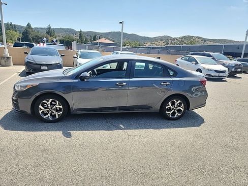 Used 2021 Kia Forte LXS FWD image 2