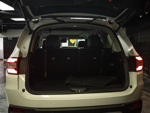 Used 2023 Honda Pilot Elite image 7
