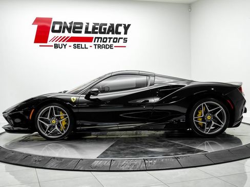 Used 2023 Ferrari F8 Tributo RWD image 13
