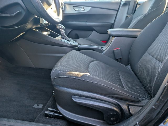 Used 2019 Kia Forte LXS FWD image 9
