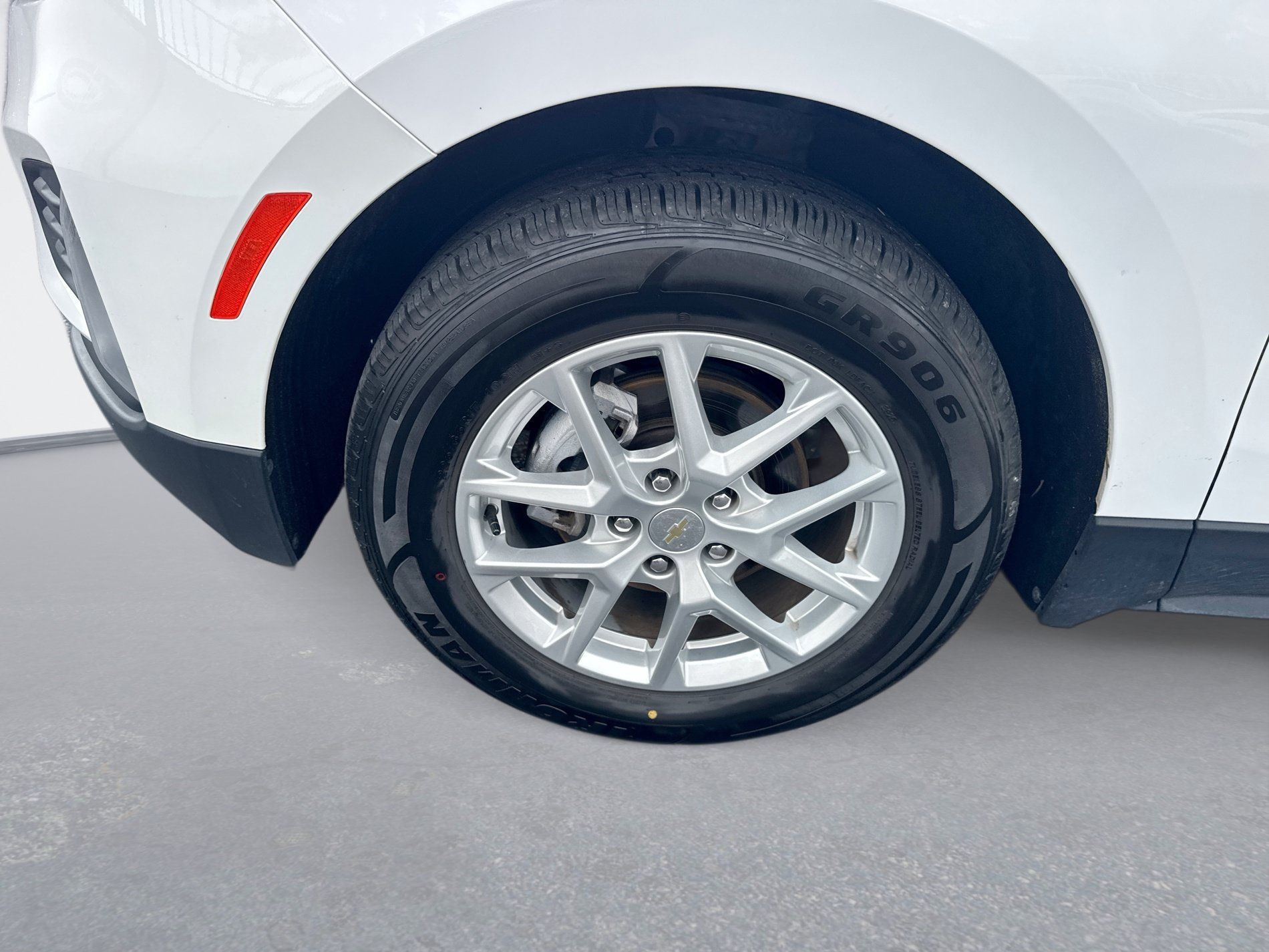 Used 2024 Chevrolet Equinox LT FWD image 11