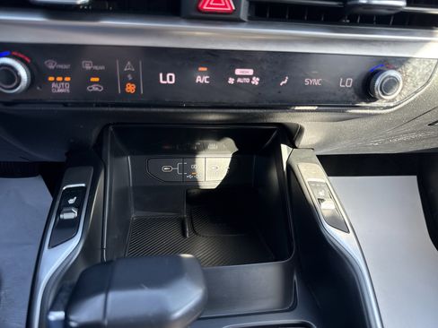 Used 2024 Kia Sorento S AWD/4WD image 37