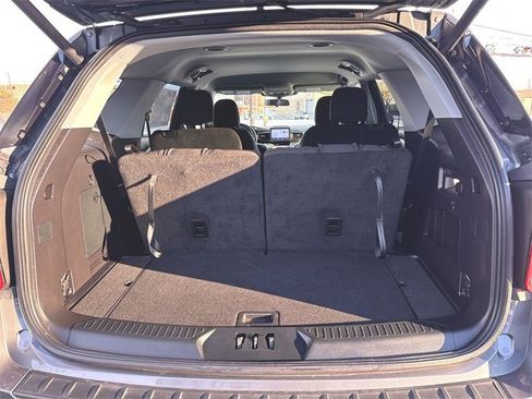 Used 2021 Ford Explorer XLT image 24