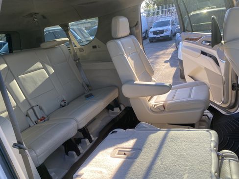 Used 2022 Cadillac Escalade ESV Sport Platinum image 22