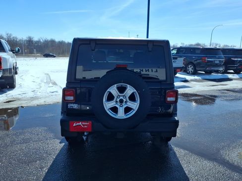 Used 2020 Jeep Wrangler Sport S image 4