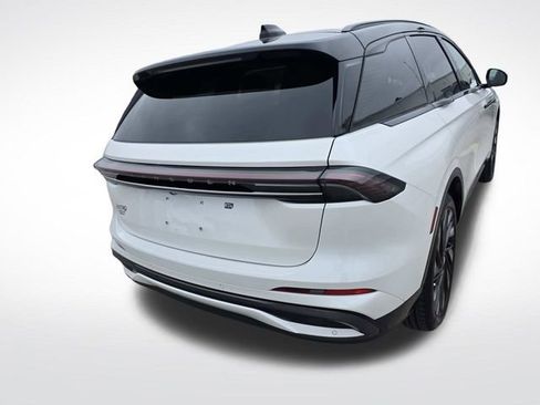 New 2026 Lincoln Nautilus Reserve image 3