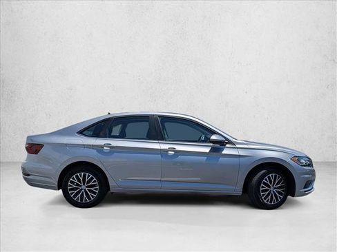 Used 2021 Volkswagen Jetta SE w/ SE Cold Weather Package FWD image 4