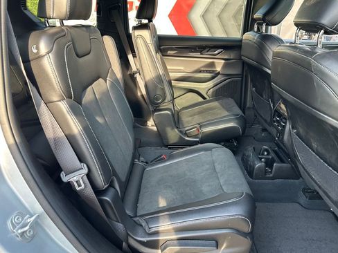 Used 2023 Jeep Grand Cherokee L Laredo image 26