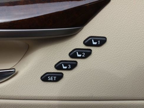 Used 2015 Lexus ES 350 w/ Luxury Package FWD image 32