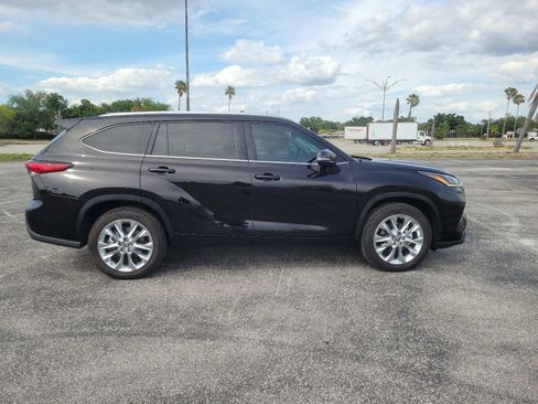 Used 2020 Toyota Highlander Limited FWD image 5