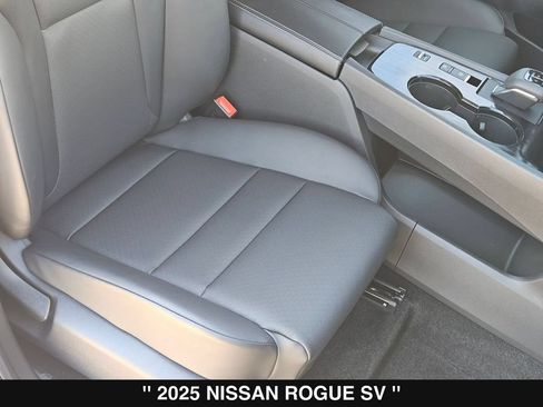 Used 2025 Nissan Rogue SV w/ SV Premium Package FWD image 36