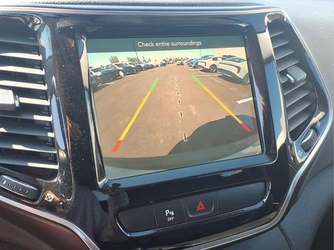 Used 2019 Jeep Cherokee Limited FWD image 9