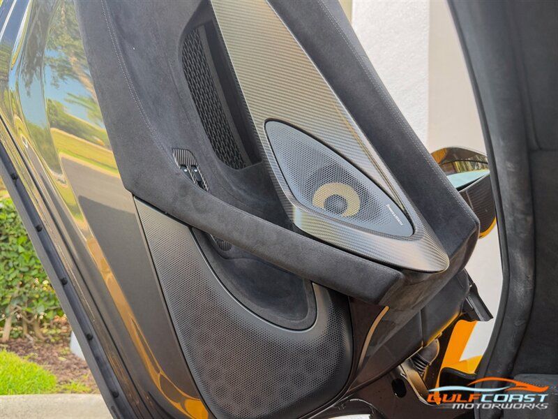 Used 2019 McLaren 600LT RWD image 27